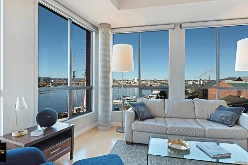 The Mermaid Lounge - 1 Bed Oceanfront Suite - Housity