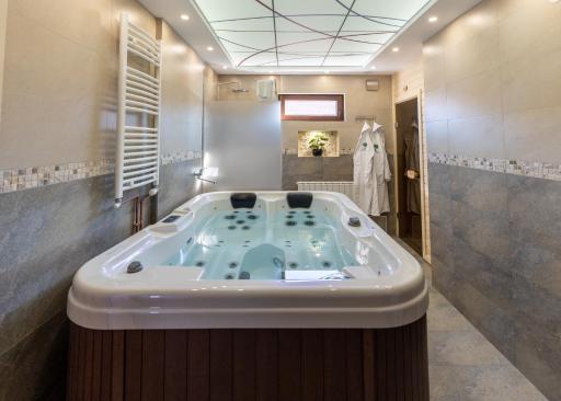 Central Park Home Spa - Housity