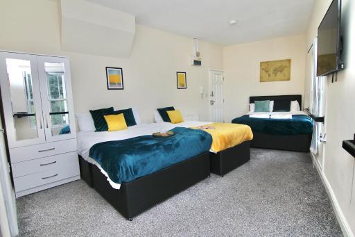Elegant Studio 5 mins Walk to Coventry Transport Museum - Housity