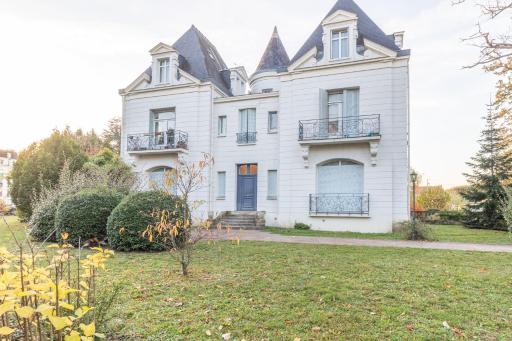 La Petite Reine Blanche - Housity