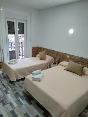 HOSTAL Noche y Dia - Housity