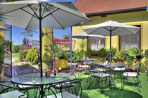 Hotel Elzet - Housity
