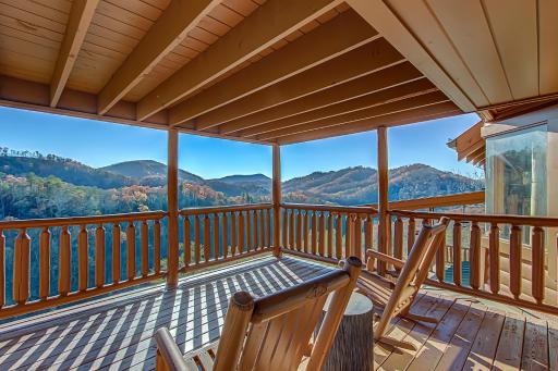 Majestic Luxury 3bed/3.5 Bath with Spectacular Views in Wears Valley! - Housity