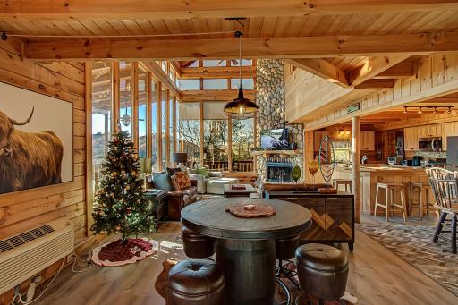 Majestic Luxury 3bed/3.5 Bath with Spectacular Views in Wears Valley! - Housity