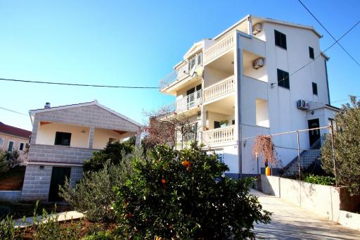 Apartments Nakir - Housity