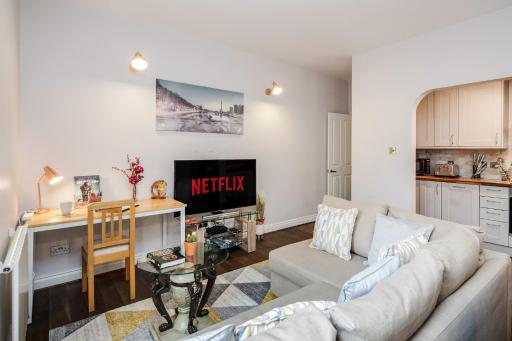 MPL Apartments - Watford The Junction Short-Term Rentals - 2bed-FREE PARKING - Housity