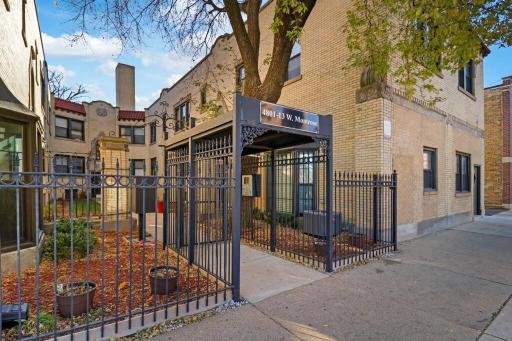 Appealing 1BR with updated 1BA in Portage Park - Montrose 2S - Housity