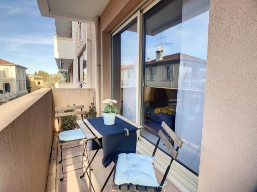 Lovely apartment near the old town -free parking! - Housity