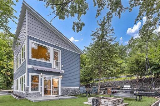 Picturesque Lakeside Oasis on Kettle Moraine Lake - Housity