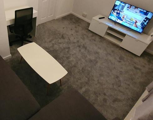 Lovely 2 Bedroom apartment near JLR, Royal Mail, Fedex, Airport & retail park - Housity