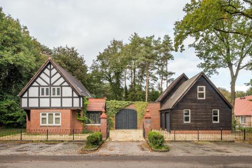 Beautiful English Villa with hottub - Housity