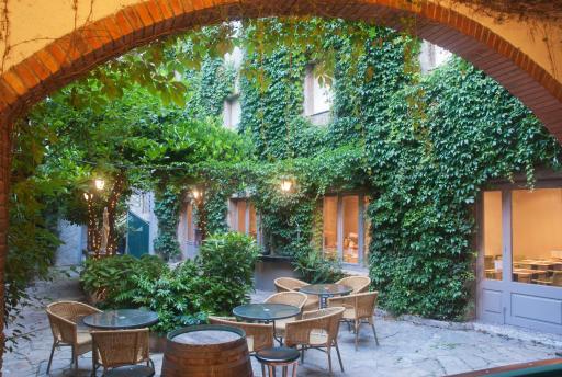 Hotel Jardí Apartaments - Housity