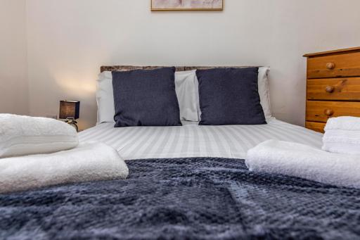 DE LUXE SHORT STAYS-Gainsford House - Housity