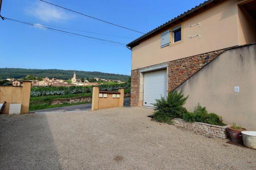 Winegrower's House in Vergisson - Housity