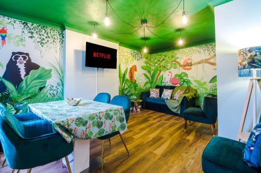 The Jungle Hut - Housity