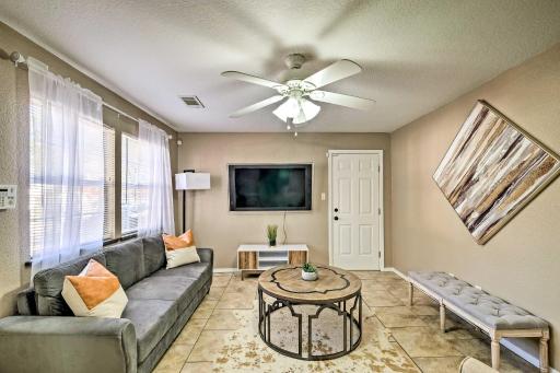 2 Mi to Historic Sites Cozy Fort Smith Home! - Housity