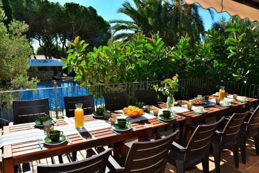Villa Sitges El Ranch Amaizing Outdoor Areas Beaches at 5 minutes walk Sitges at 15 min drive AC Pool Jacuzzi & Garden XXL - Housity