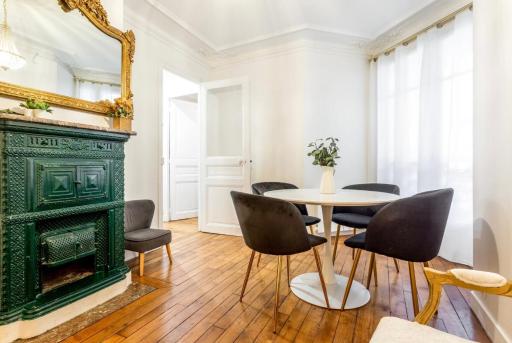 Abbesses - Superbe appartement avec cheminées - Housity