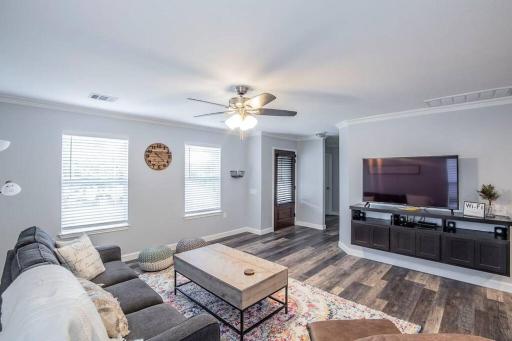 Newly Minted Bungalow, near Austin - Housity