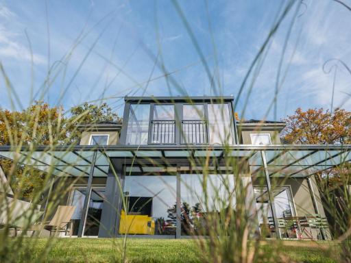 Luxus FeWo 112m² direkt am Wasser inkl. Boot - Housity