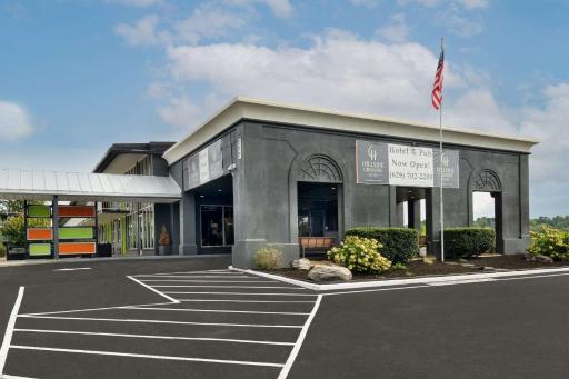 Hillside Crossing Nashville a Ramada by Wyndham - Housity