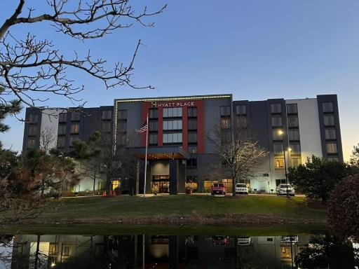 Hyatt Place Chicago Schaumburg - Housity