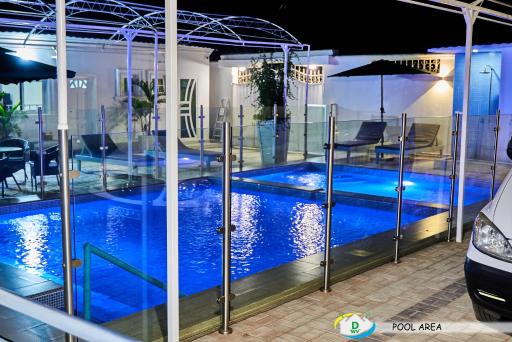 D White Villas - Housity