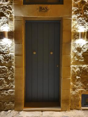 B&S Accommodation Renovated 18 Century House of Character in Ghaxaq - Housity