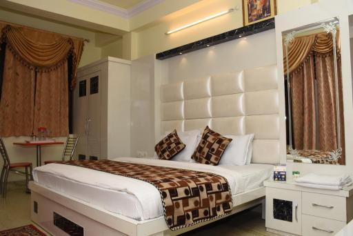 Ganpati Plaza Hotel - Housity