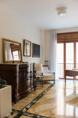 Starhost - GOLDEN APARTMENTS - Housity