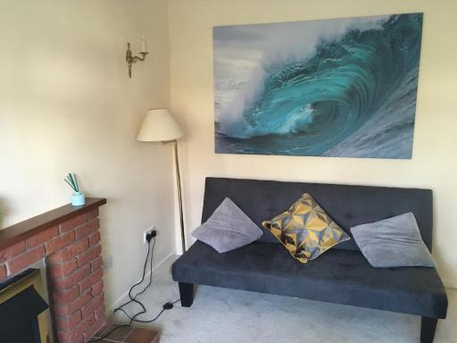 Elite Accomm Wolverhampton sleeps 4 long term workers or family comfortably - Housity