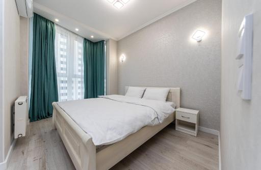 FlatRent Drahomanova 2a - Housity