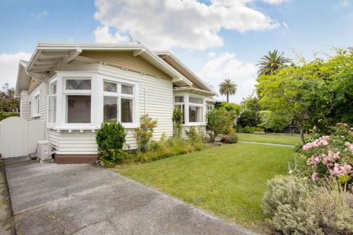 Gran's House - Napier Holiday Home - Housity