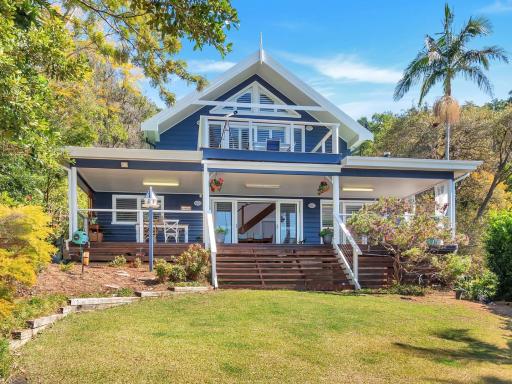 Your Perfect Waterfront Escape - Housity