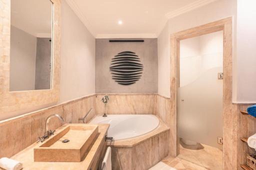 OPENING SPECIAL 1BR at Fishing Lodge BA28 - Housity