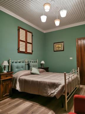 B&B Empire 1970 - Housity