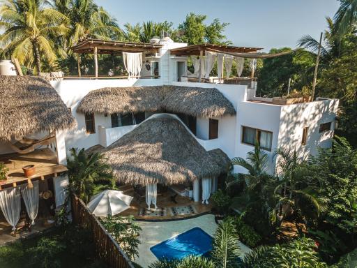 Luxury Villa - El Capricho - Housity