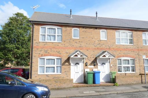 Friars Walk 2 with 2 bedrooms, 2 bathrooms, fast Wi-Fi and private parking - Housity