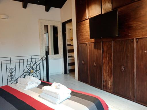Einaudi 56 Guest House - Housity
