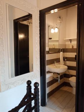 Einaudi 56 Guest House - Housity