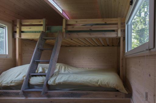 Bij grenspaal 243 - Housity