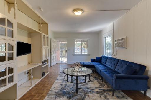 Los Angeles 3 Bedroom Charmer Large Guest House - Housity