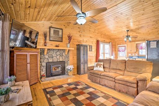 Serenity Cabin with Furnished Deck and Fire Pit - Housity