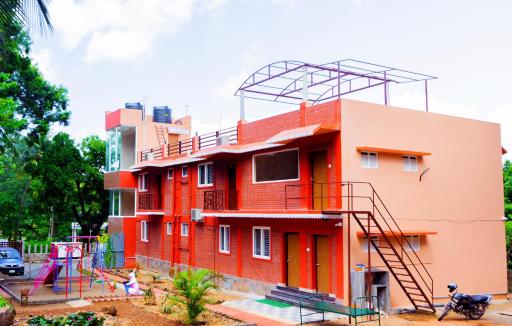 Laughing Waters Fine Stay - Housity