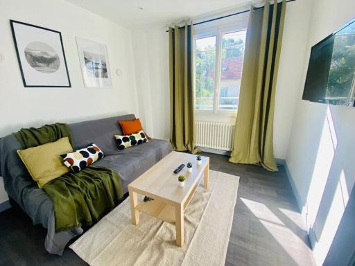 STANDING ORLY // Studio - Housity