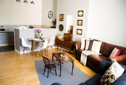 Characterful Abode with FREE parking. - Housity