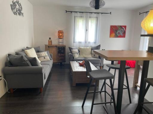 Petite maison chaleureuse et fonctionnelle - Housity