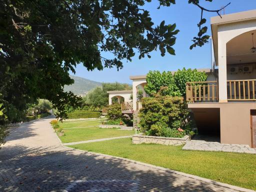 Angela Studios - Housity