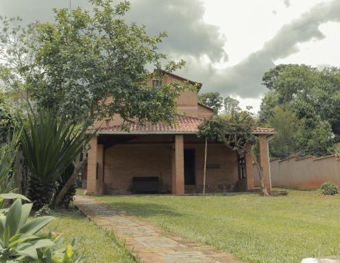 Em tiradentes, Minas Gerais, CASA TÍPICA E ESPAÇOSA EM TERRENO ARBORIZADO - Housity