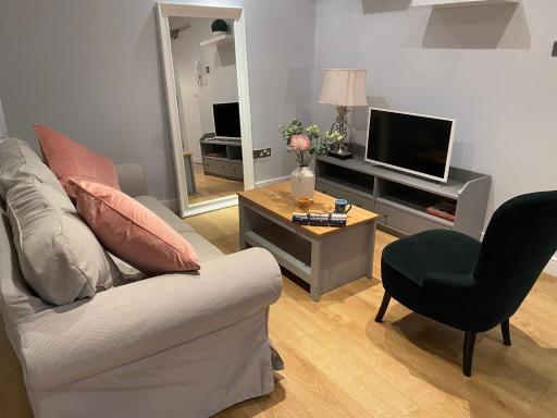 The Silk Mill - Free Parking, WiFi, Work Station, VERY central - Housity